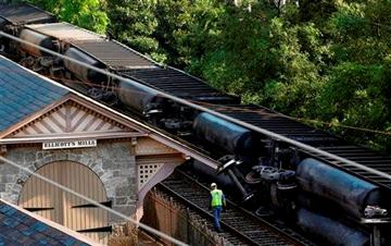 INVESTIGATORS LOOKING INTO MD. TRAIN DERAILMENT - Quincy Herald ...