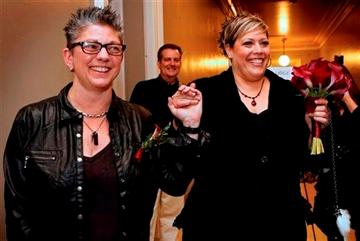 MAINE SAME-SEX COUPLES MARRY IN FIRST HOURS OF LAW - Quincy Herald ...
